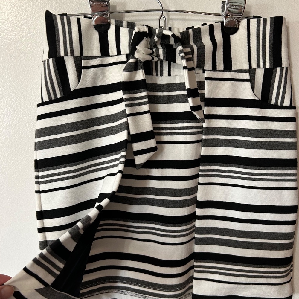 Women's cabi Grandstand Ponte Knit Black White Stripe Faux Wrap Pencil Skirt - Picture 11 of 16